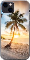 Geschikt voor iPhone 13 hoesje - Zonsondergang - Strand - Palmboom - Siliconen Telefoonhoesje