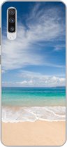 Geschikt voor Samsung Galaxy A70 hoesje - Een tropisch strand op Hawaii waar de golven aanspoelen op - Siliconen Telefoonhoesje