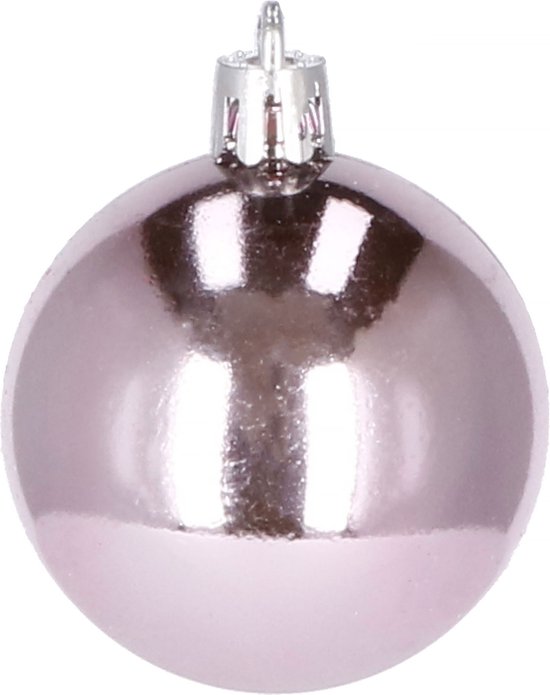 Glanzende roze kerstbal met zilveren kapje.