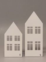 Storefactory   Set van 2 stuks   Waxinehouders  Huisjes - Metaal   Wit   18 en 14 cm hoog