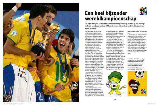 Joueurs de football brésiliens célèbrent leur victoire à la Coupe du Monde. Les joueurs portent des maillots jaunes et soulèvent le trophée.