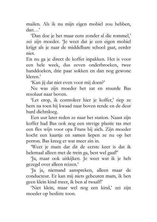 Pagina met tekst over een jongen genaamd Bas die op reis gaat met zijn koffer.