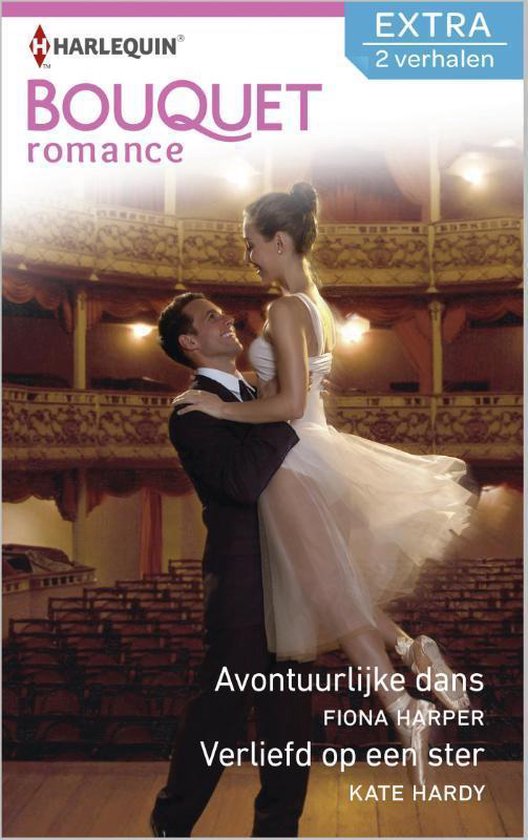 Een man in een pak danst met een vrouw in een ballerina-outfit op een podium.