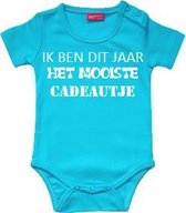 Baby rompertje aqua blauw met tekst opdruk Ik ben dit jaar het mooiste cadeautje | korte mouw | aqua blauw| maat 62/68 cadeau papa mama oma opa oom tante vaderdag moederdag