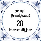 Verjaardag Tegeltje met Spreuk (28 jaar: Pas op! brandgevaar! 28 kaarsen dit jaar! + cadeau verpakking & plakhanger