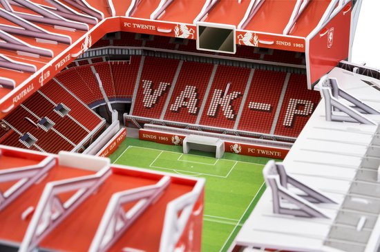 Binnenkant van 3D puzzel De Grolsch Veste, met rode zitplaatsen en 'VAK-P'.