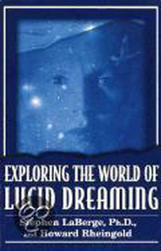 Couverture de livre avec le titre 'Exploring the World of Lucid Dreaming' en gros caractères. Un visage est visible dans un ciel étoilé.