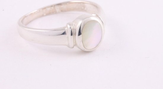 Fijne zilveren ring met parelmoer - maat 16