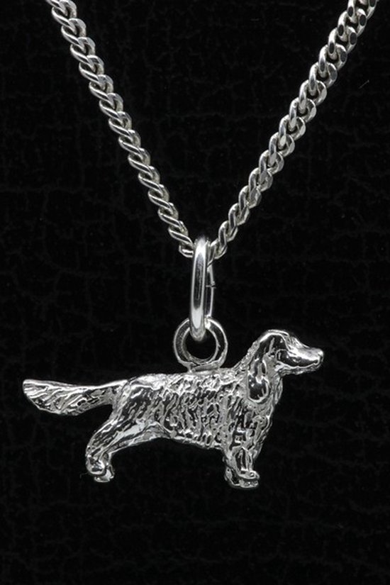 Pendentif argenté d'un cocker anglais debout, à poil long et queue remuante, sur une chaîne argentée.