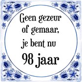 Verjaardag Tegeltje met Spreuk (98 jaar: Geen gezeur of ge maar, je bent nu gewoon 98 jaar + cadeau verpakking & plakhanger