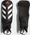 foto van adidas Everclub Scheenbeschermer Unisex - Black/White/Solar Red