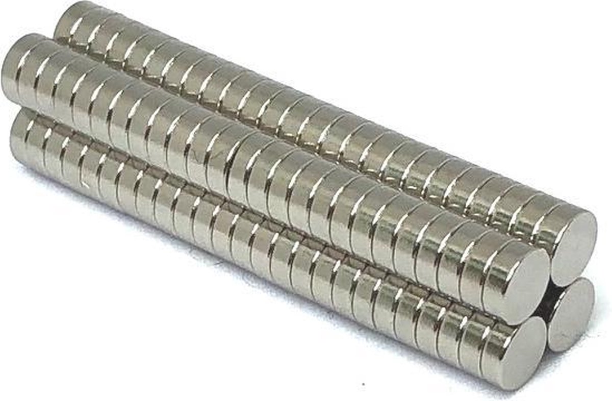 100 stuks megasterke neodymium schijfmagneten maat 6 x 2 mm. Perfect geschikt voor op magneetverf, magneetvlies, magneetbehang, magneetbord, magneetwand, whiteboard of koelkast.