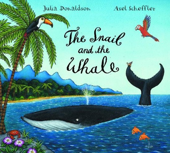 La queue de baleine sort de l'eau, avec un papillon sur la nageoire. En arrière-plan, une plage avec des palmiers, un toucan, un perroquet et une baleine.