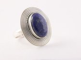 Bewerkte ovale zilveren ring met lapis lazuli - maat 19