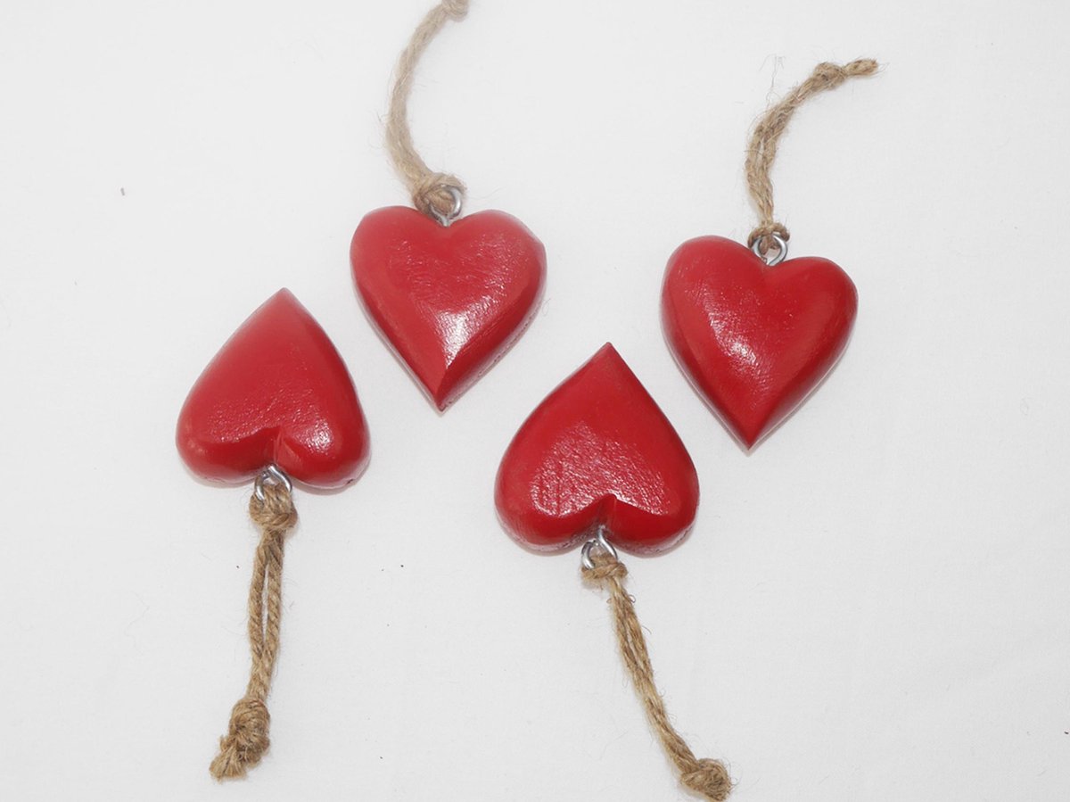 Houten hartje met touwtje-Sleutel hanger- Hartje tafeldecoraie - **4 stuks **