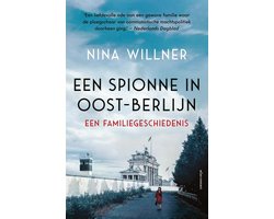 Omslag van Een spionne in Oost-Berlijn