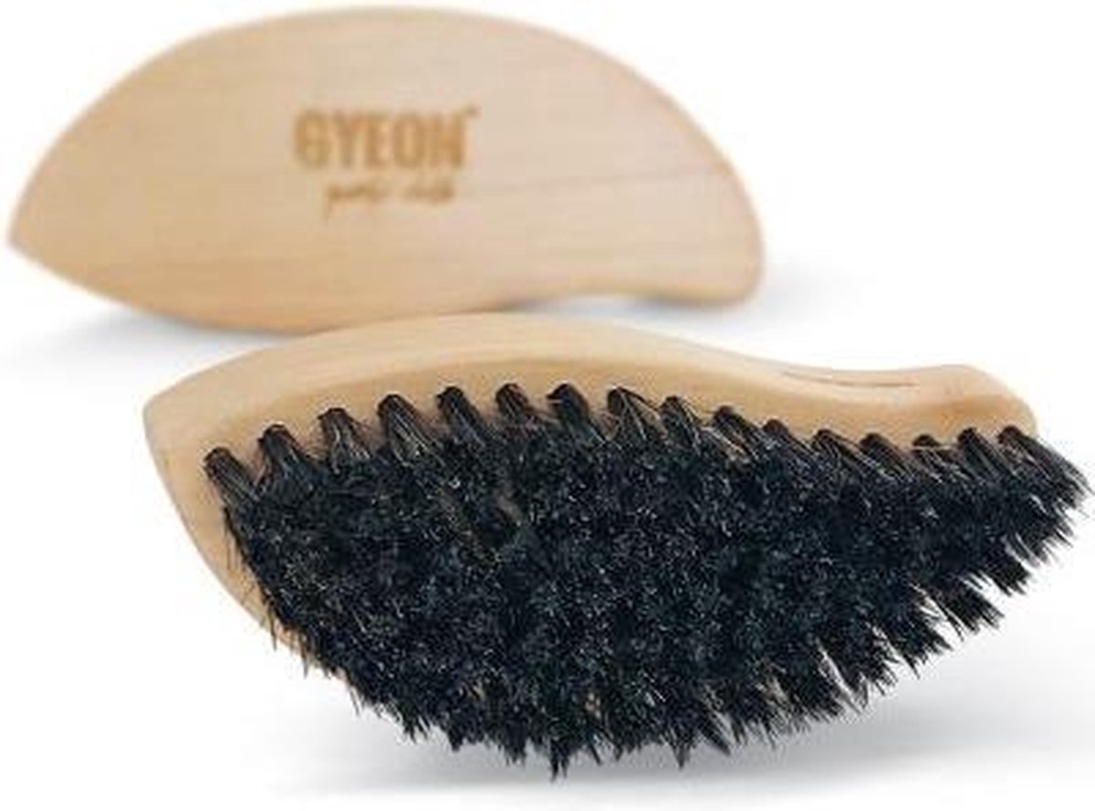 GYEON Q²M Leather Brush
