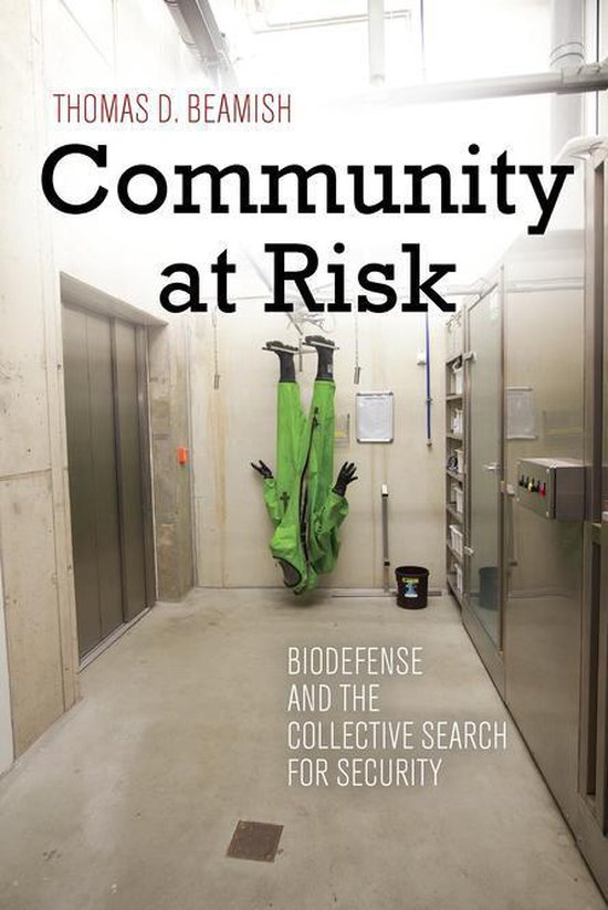 Boek "Community at Risk" met op de cover iemand ondersteboven bungelend in een groen beschermend pak, met de tekst "BIODEFENSE AND THE COLLECTIVE SEARCH FOR SECURITY".
