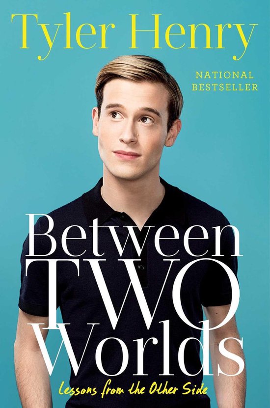 Tyler Henry "Between Two Worlds" National Bestseller, lessen van de andere kant. Mannen met blond haar in een zwart poloshirt.