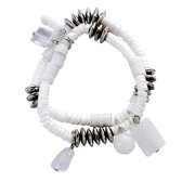 Elastische armband wit met schelpkralen en glas hangers 8mm dikte