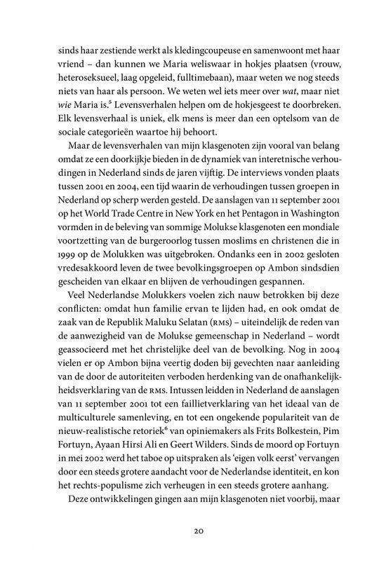 De tekst bespreekt de dynamiek van interetnische verhoudingen tussen Molukse en Nederlandse klasgenoten.