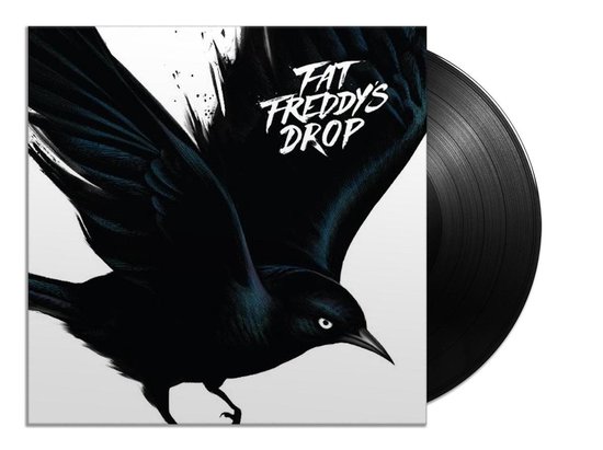 Zwarte vinylplaat met hoes van Fat Freddy's Drop met een zwarte vogel met witte ogen.