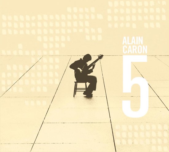Albumcover met silhouet van Alain Caron zittend op een stoel, gitaar spelend met tekst 'ALAIN CARON 5'.