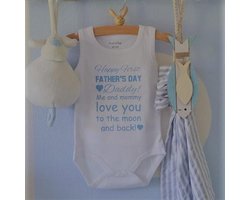 Baby Rompertje zoon jongen tekst papa eerste Vaderdag cadeau van mama | Happy first father’s Day daddy me and mommy love you to the moon and back | mouwloos zonder mouw | wit blauw | maat 74-80 | mooiste cadeautje kind cadeautje liefste lief leukste