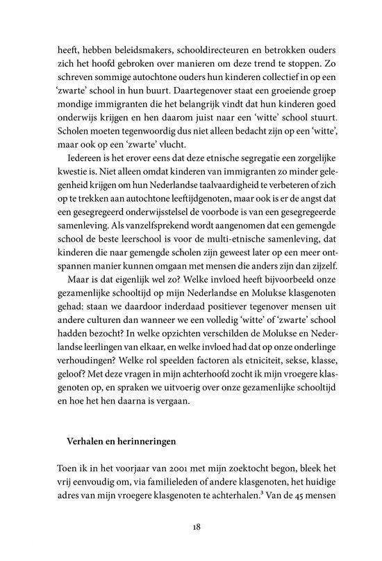 De tekst beschrijft herinneringen aan de schooltijd met Molukse en Nederlandse klasgenoten.