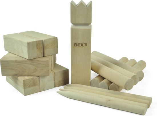 Houten koning met kroon, Kubb pionnen en werpstokken van het BEX spel.