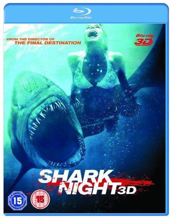 Voorzijde Blu-ray hoesje van 'Shark Night 3D'. Een vrouw in bikini schreeuwt onder water, een haai nadert.
