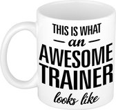 This is what an awesome trainer looks like tekst cadeau mok / beker - 300 ml - Trainer / coach kado