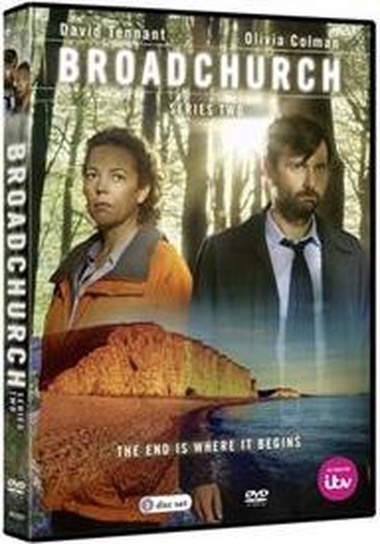 Broadchurch Serie 2 DVD-hoes met David Tennant en Olivia Colman, de kustlijn en de titel.