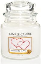 Yankee Candle Medium Jar Geurkaars - Snow In Love