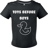 Zwart Baby shirtje "Toys before boys" Eend maat 18mnd