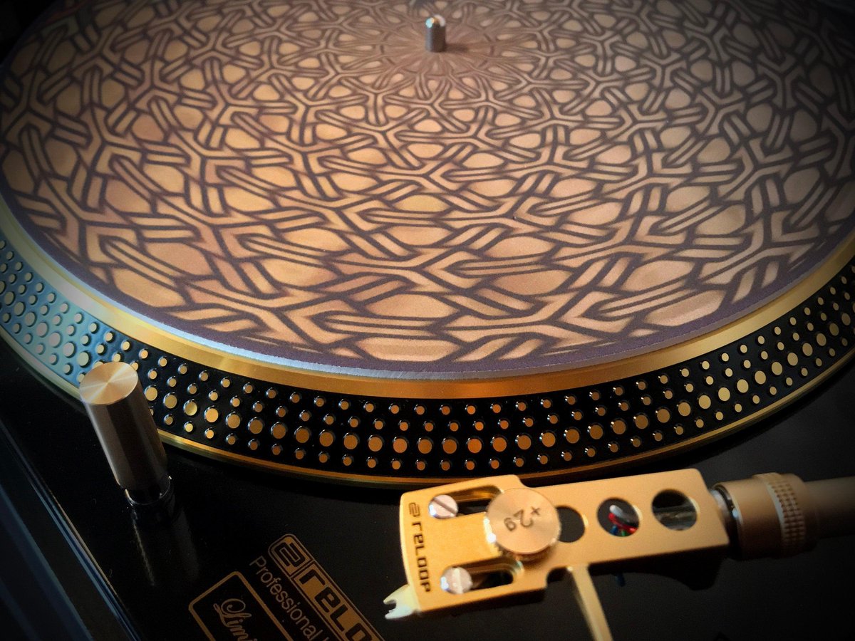 Animated Turntable Slipmat “Geometric” Brown