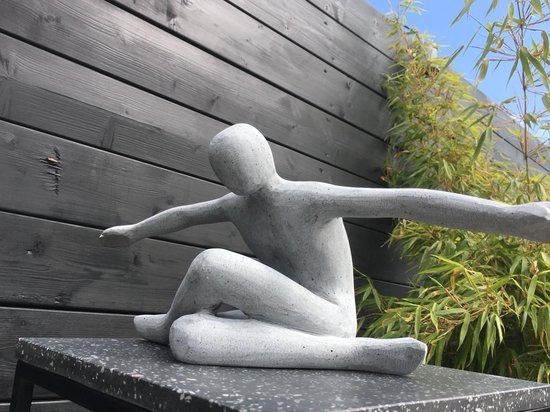 Sculpture homme bras écartés en grès pour usage intérieur et extérieur |  bol.com