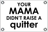 Tuinposter – Tekst: 'Your mama don't raise a quitter'– 60x40cm Foto op Tuinposter (wanddecoratie voor buiten en binnen)