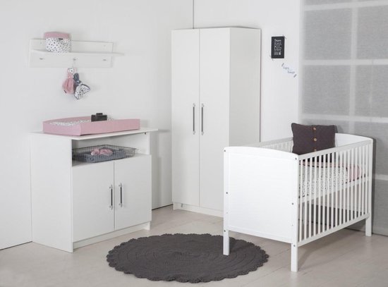 Product: Babykamer Tess Dicht - Babybed & Commode & Kledingkast - Verstelbare bodem, van het merk Bebies First
