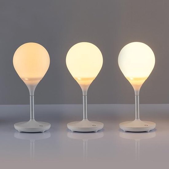 Vouw de usb in de kleine bureaulamp met aanraaksch