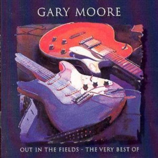 Albumhoes met twee elektrische gitaren: een rode en een paarse. "GARY MOORE OUT IN THE FIELDS - THE VERY BEST OF" staat erop.
