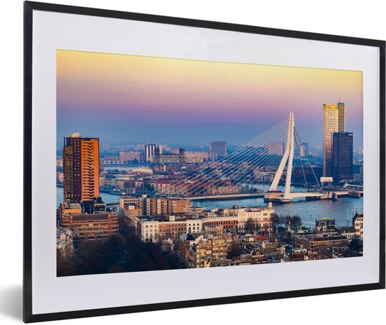 Photo encadrée - Vue sur Rotterdam avec un cadre photo ciel coloré noir avec passe-partout blanc 60x40 cm - Affiche encadrée (Décoration murale salon / chambre)