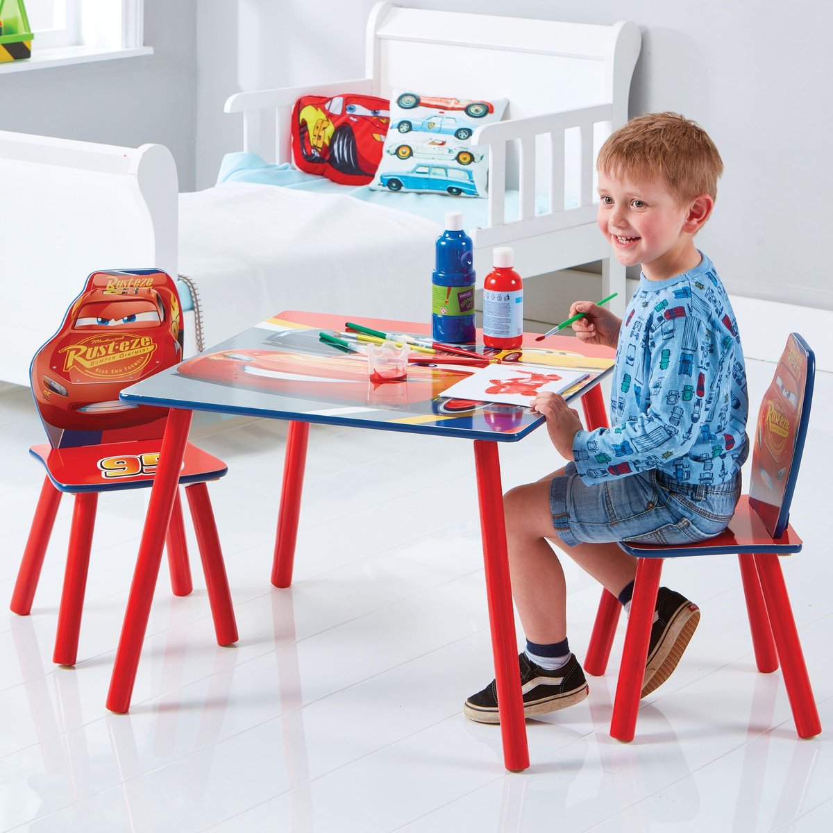 Disney Cars Kids Table and 2 Chairs Set 527CDY01NE bol