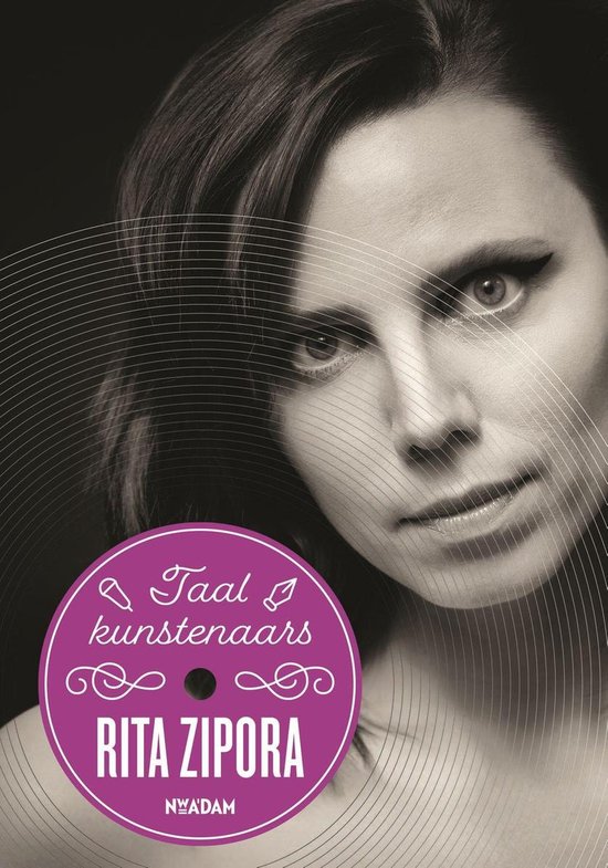 Portret van Rita Zipora, met de tekst "Taalkunstenaars 2, Rita Zipora, Nwa'dam" op een paars plateau.