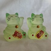 Geluksbrenger Japanse gelukskat-Het geluks katje "maneki neko." set van 2 stuks 3.8x3.8x4.8cm resin handgeschilderde groene kleur katten.