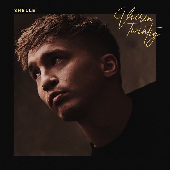 Albumhoes met portret van de artiest Snelle, tekst 'Vieren Twintig' in goud.