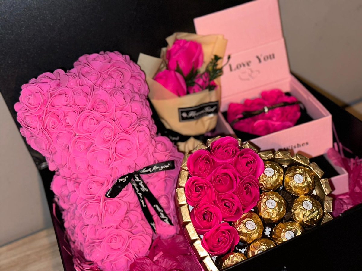 Valentijn Geschenkset - Giftpack - Chocolade Hart - Valentijn cadeau - Kerstcadeau - Cadeau voor haar - Roze set - Eeuwige roos - Sieradendoos - Roze Rozen Beer