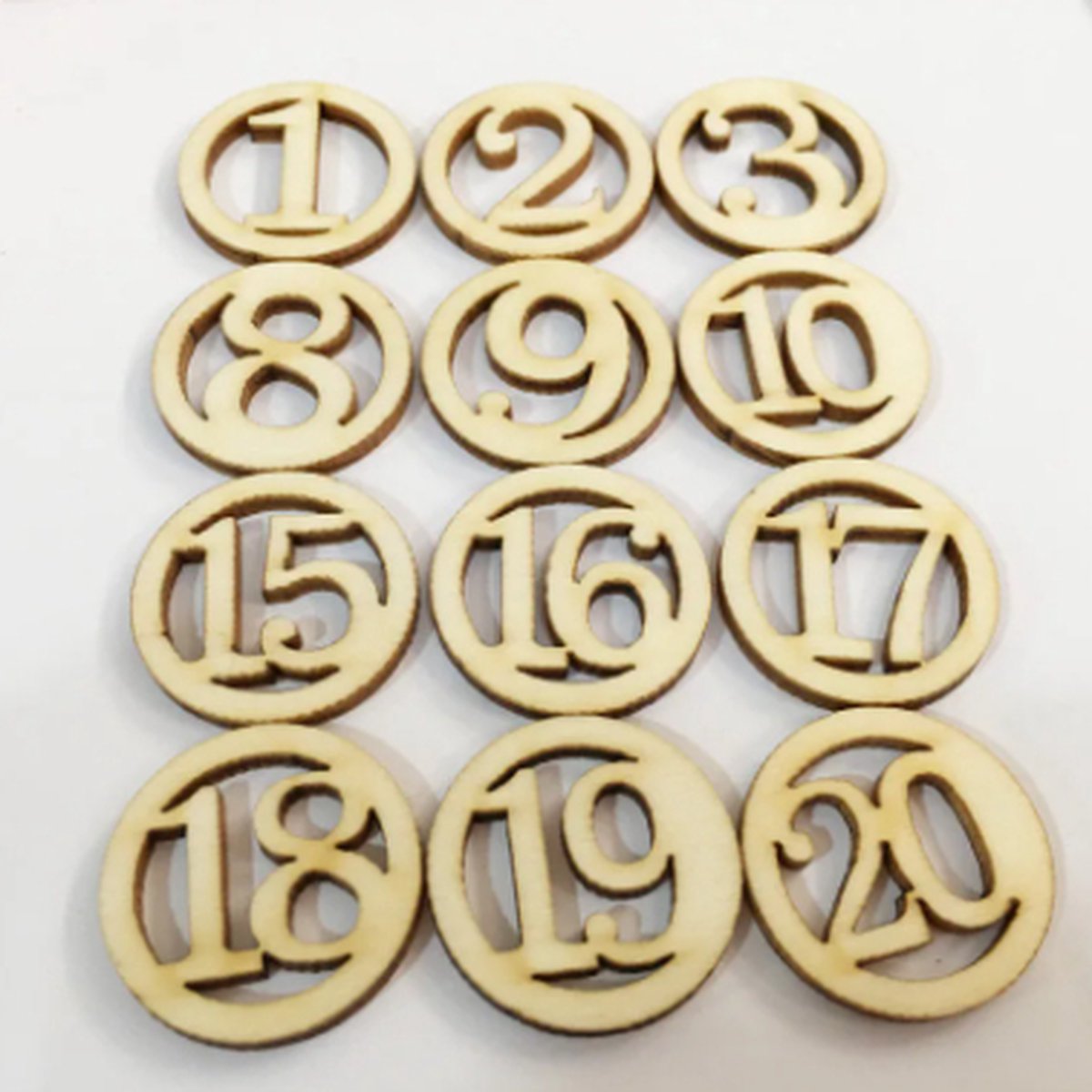 Houten Advent Kalender Diy Cijfers - Nummers 1 t/m 20 - In hout doosje - Wit - 2 cm hoog - Leeftijd cadeau labels - Hobby - Knutselmateriaal - Cadeau inpakken met leeftijd nummer - Gift - Traktatie - Leuk verpakt - DH collection