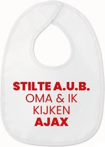Slabbetje met tekst - Stilte AUB oma en ik kijken Ajax - Wit/rood | 100% katoen - Incl. hoogwaardige Klittenband sluiting - Kraamcadeau - Babyshower - Slabber