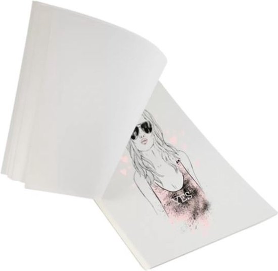 Schetsboek met een tekening van een meisje met zonnebril en 'YES' op haar top.